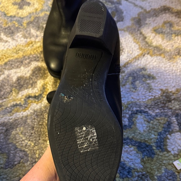 Munro Elegant Black Leather Booties - Picture 2 of 7